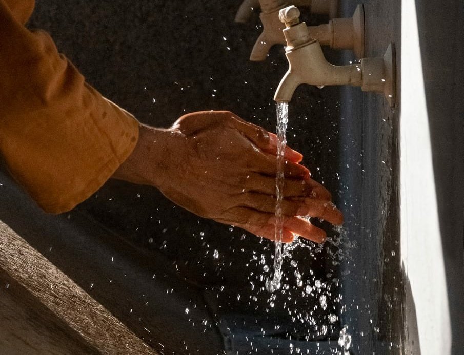 ishafoundation's tweet photo. "Maintaining cleanliness of body and mind is the first thing to do. Without that, life, and particularly spiritual process, can be a battle." - @SadhguruJV
#PicOfTheDay #IshaYogaCenter #Cleanliness #Hygiene https://t.co/q4F64vqjkT