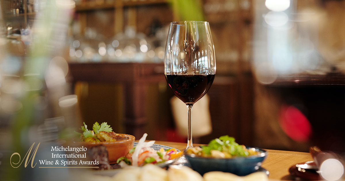 Summer evenings just beg for a delicate and optimally chilled Pinot Noir, we recommend the Kuehne &amp; Nagel Pinot Noir Trophy 2020 winner, the De Grendel Op die Berg Pinot Noir 2017 🏆 🍷
#MichelangeloAwards
#CelebratingExcellence
#DrinkLocalWine
<a href="/Kuehne_Nagel/">Kuehne+Nagel</a> 
<a href="/degrendelwines/">De Grendel Wines</a>