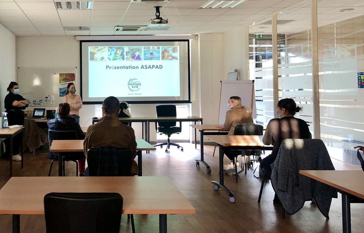 Le métier d’Auxiliaire de Vie recrute! L’#ASAPAD est venue présenter son fonctionnement, ses équipes autonomes, sa formation. Une réelle opportunité! 
6 personnes reçues en entretien avec un parcours mis en place! #TousMobilisés #PoleEmploi @catheri08693203 <a href="/christinechot1/">Christine Choteau</a>