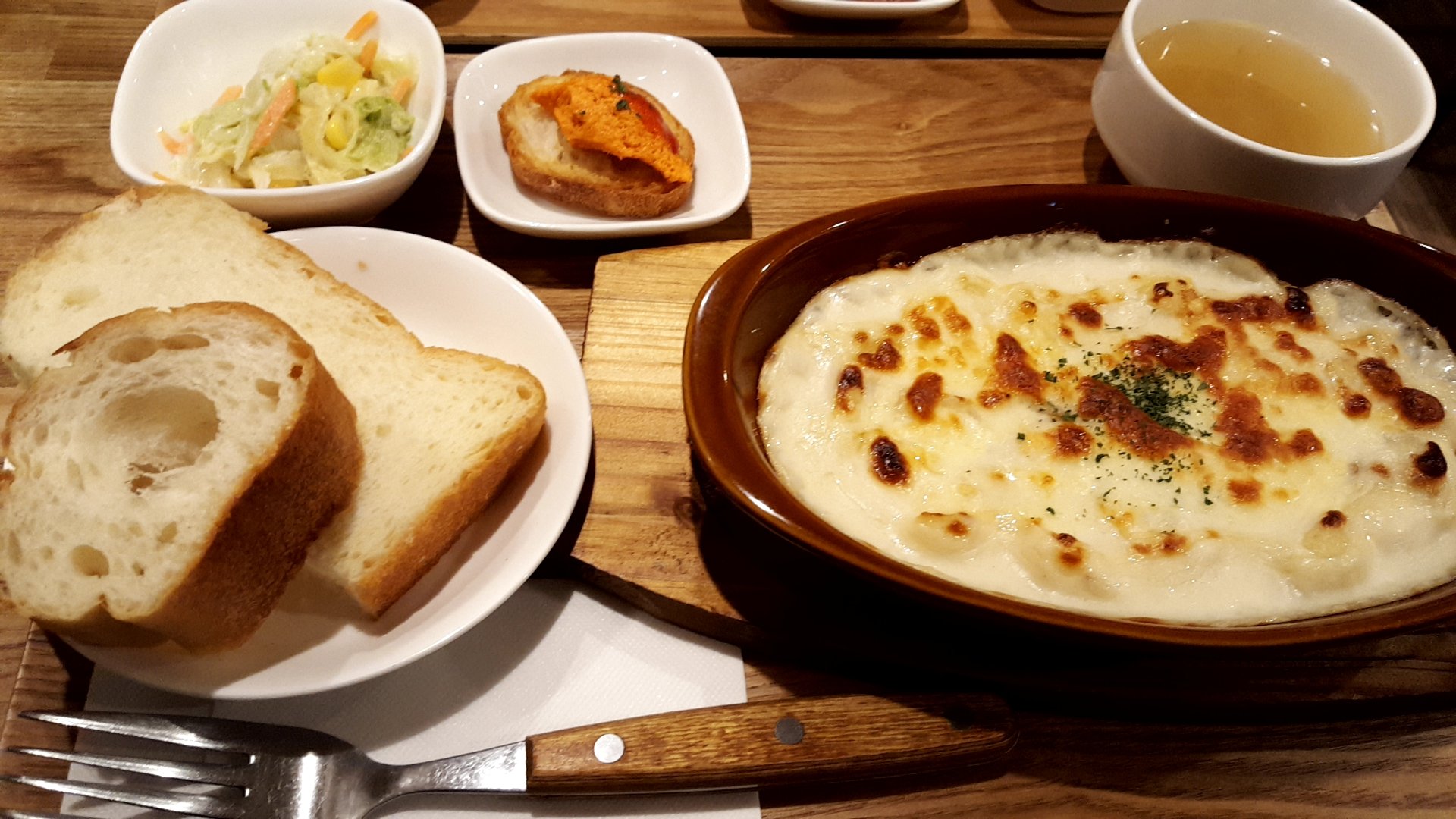 健太 ちちてつプラプラ とてもオシャレなレストランで 熊谷ディナーしてきました マカロニグラタンとジンジャエールが 最強にマッチ 特にサラダのコールスローが最高に美味しかったです 小さな洋食屋 Bell Tree ベルツリー 熊谷 銀座 熊谷駅