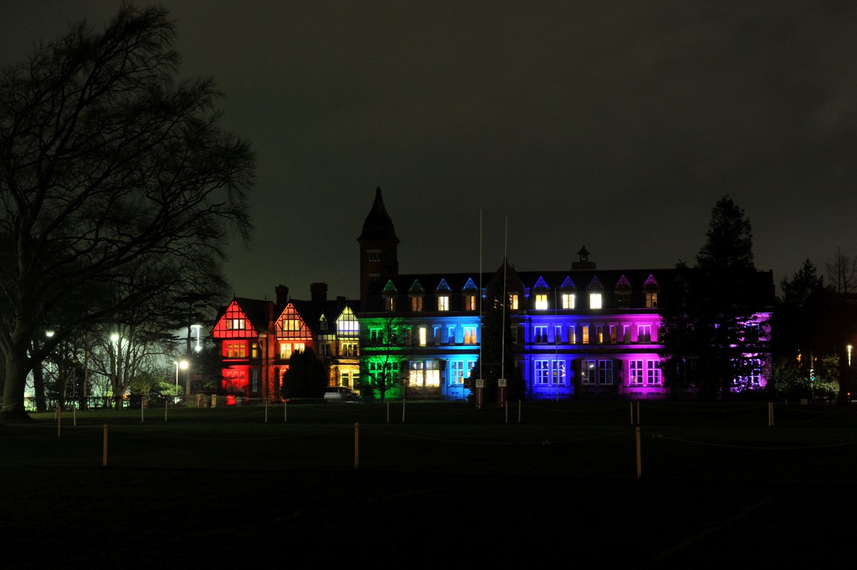 DeanCloseSchool's tweet image. We hope you have enjoyed the #ChristmasLights along the Shelburne Road this week, last night the school was lit up in rainbow colours. Thank you #NHS and #KeyWorkers for everything you have done this year and continue to do 🌈  - lights provided by @EnlightenedLx. #CloseCommunity