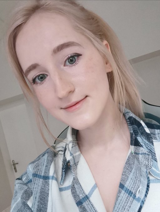 Freckles, yes or no? https://t.co/qtVNnyZ1Oh