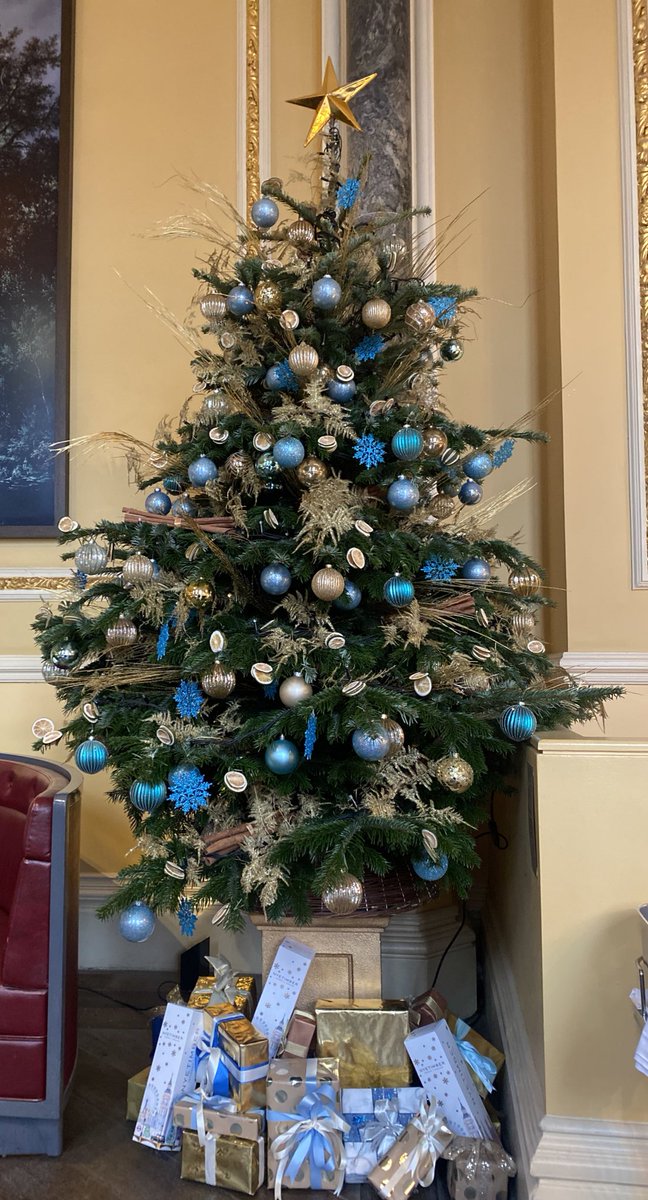 It’s beginning to look a lot like Christmas in our dining room 🎄🎄Our beautiful <a href="/Nyetimber/">Nyetimber</a> tree went up this morning, bringing with it a super-festive feeling!