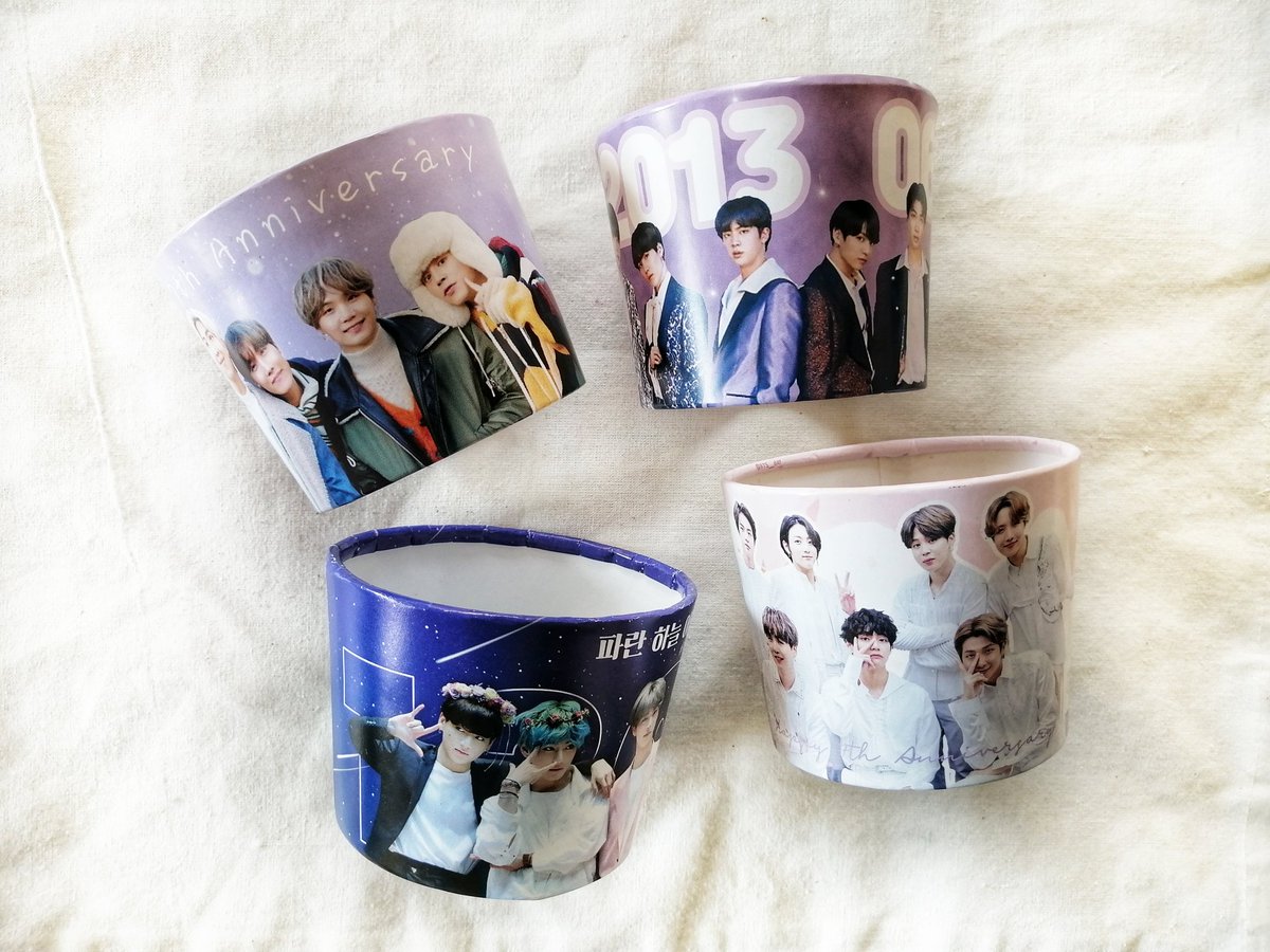7WITHBTS's tweet photo. 𝟕 𝐓𝐎 𝐄𝐓𝐄𝐑𝐍𝐈𝐓𝐘 𝐖𝐈𝐓𝐇 𝐁𝐓𝐒
—
Cupholders from our event is up to redemption.

♡ 4 ch + 2 pc + 1 photostrip + 2 sticker + random freebies
♡ (1) person can redeem only (1) set
♡ RM8.50 postage fee (refer form) 
♡ NO RESELLING ❌

— form
https://t.co/6vbW5I6DKD https://t.co/buzMqT7NN2