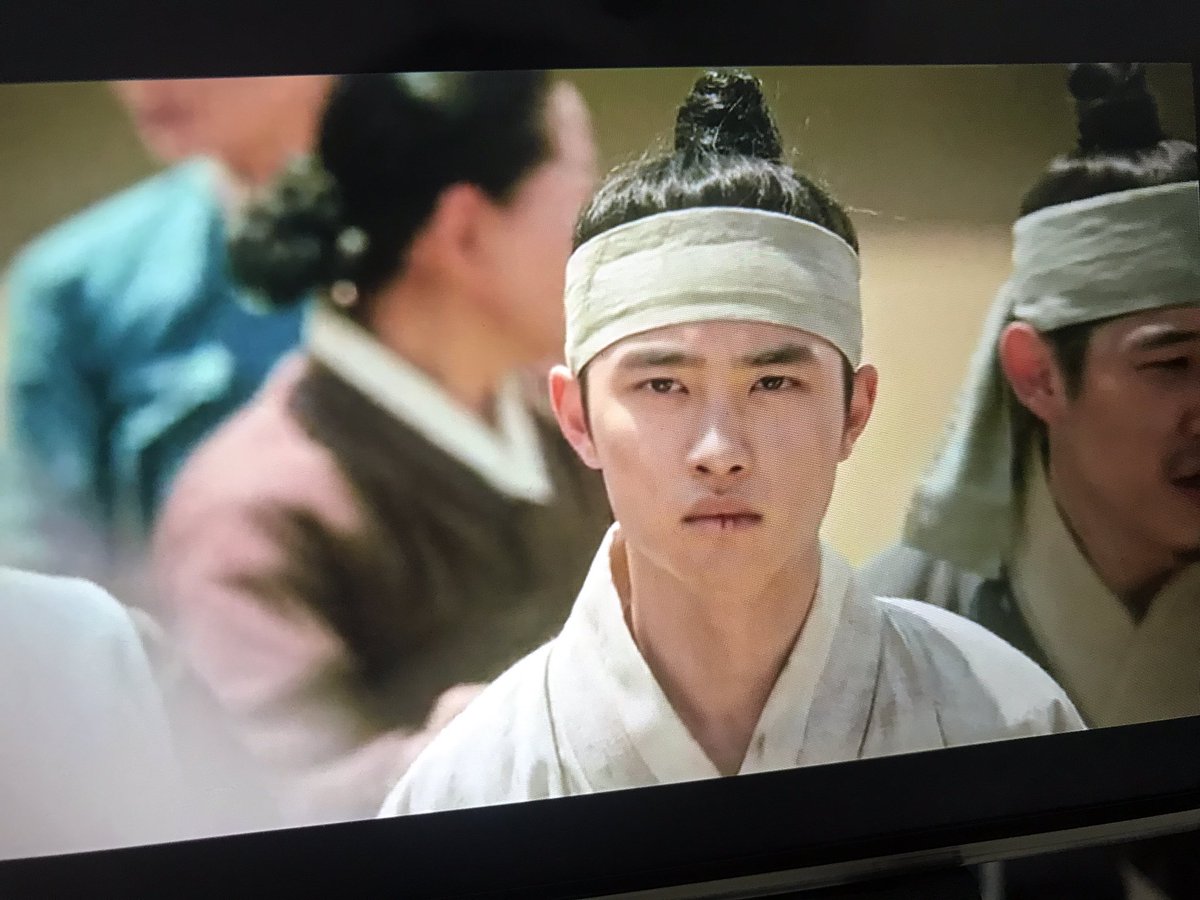 eriwanderz's tweet photo. Handsome 😭❤️ #kyungsoo #exo @weareoneEXO https://t.co/iJ8oTecbs4