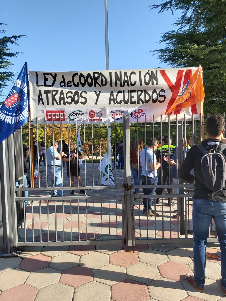 CppmDe's tweet photo. En 2018, En 2019, En 2020, no escuchando a la plantilla, no concediendo reuniones, no aplicando la Ley, no pagando atrasos acordados, no cumpliendo acuerdos, no cumpliendo sentencias, etc...en 2021 va a seguir igual @spquislant @pablogilalonso @EduardoOria @vecinospozuelo https://t.co/oAkSRyAu26