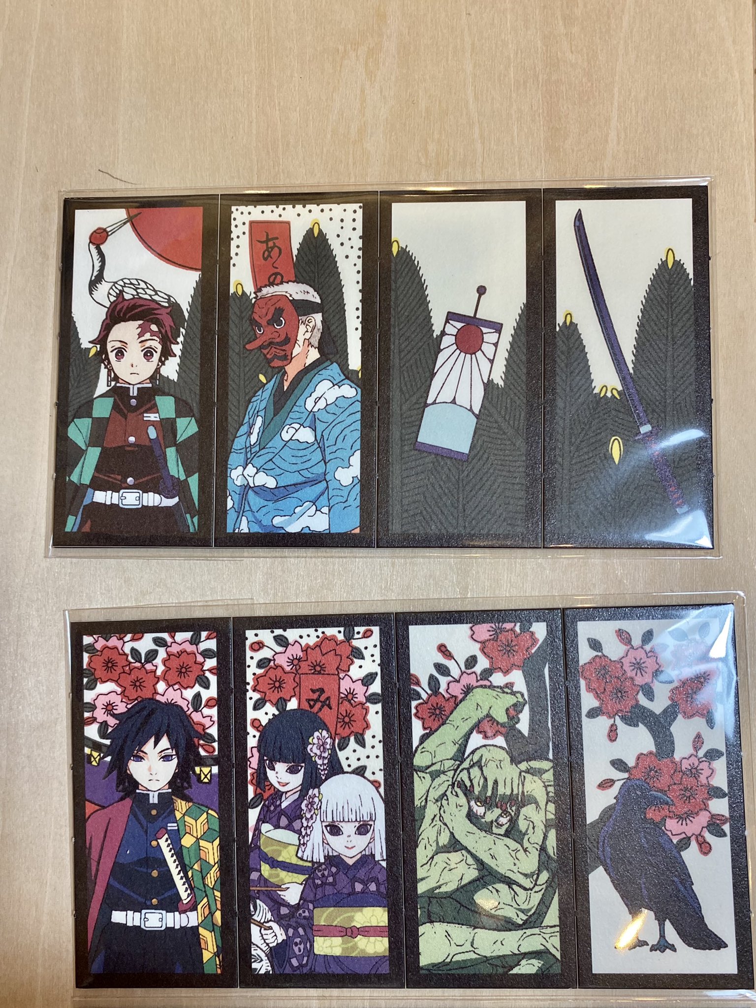 加持ナイト 鬼滅の刃 集合 特製花札 いろいろ探して やっと揃った 一月の炭治郎と二月の禰豆子セットは同じ袋に入っているので 並べて撮影できないですが キャラの配置 五光と猪鹿蝶のデザインはいいですね 鬼滅の刃 鬼滅 Demonslayer 炭治郎