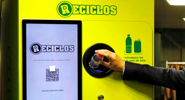 🧃T'imagines que per #reciclar llaunes i ampolles de plàstic de begudes obtinguessis recompenses?

Ja pots fer-ho en màquines instal·lades a estacions de l’àrea metropolitana de Barcelona. Acumularàs punts, #RECICLOS, que podràs bescanviar per recompenses! gen.cat/3753xqx