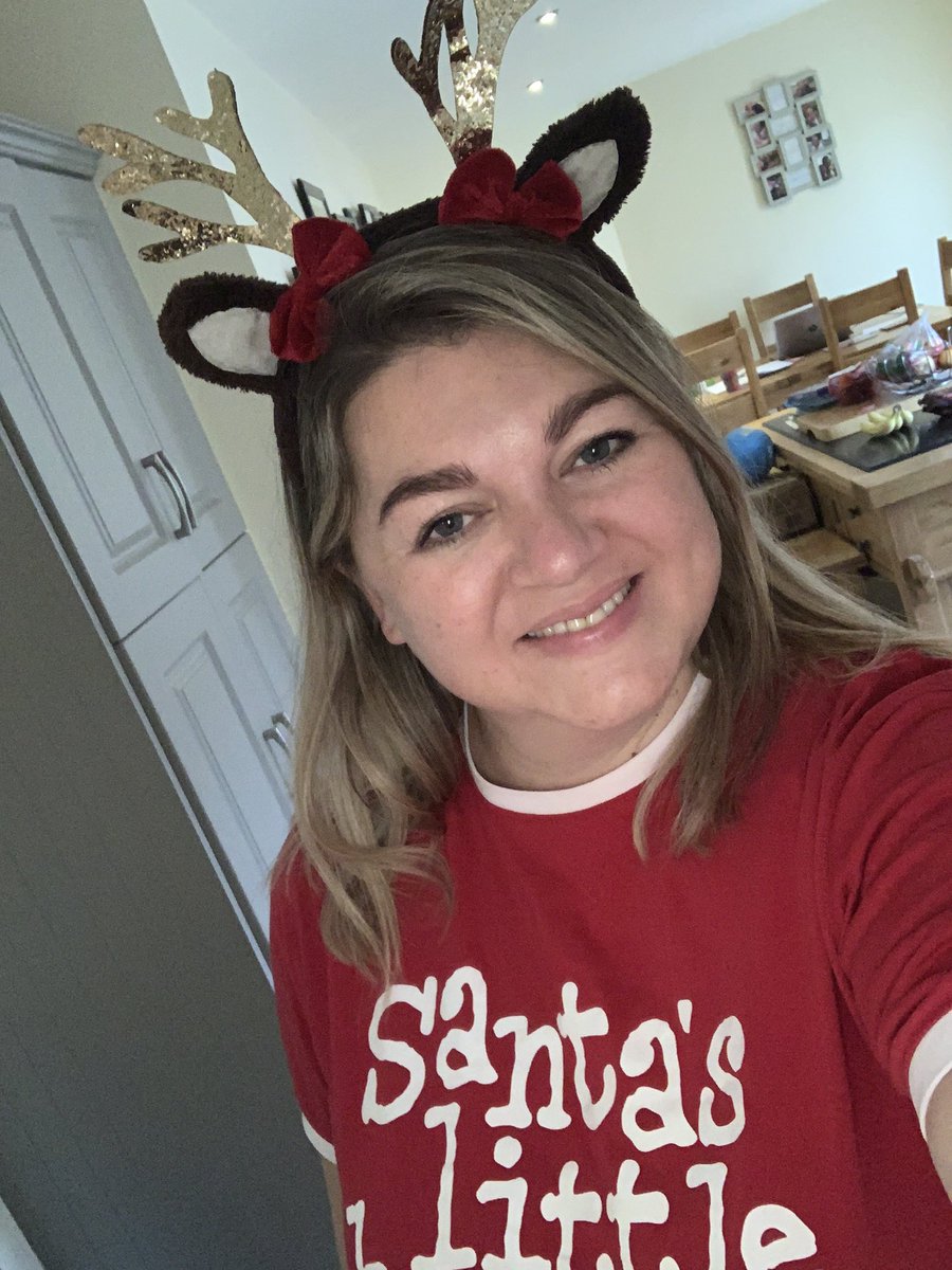 kyliebasnett's tweet photo. Feeling very festive for this years @CorkChamber Christmas Charity Lunch with @TrigonHotels #mostfestive #xmastime https://t.co/Dz2sJyMihf
