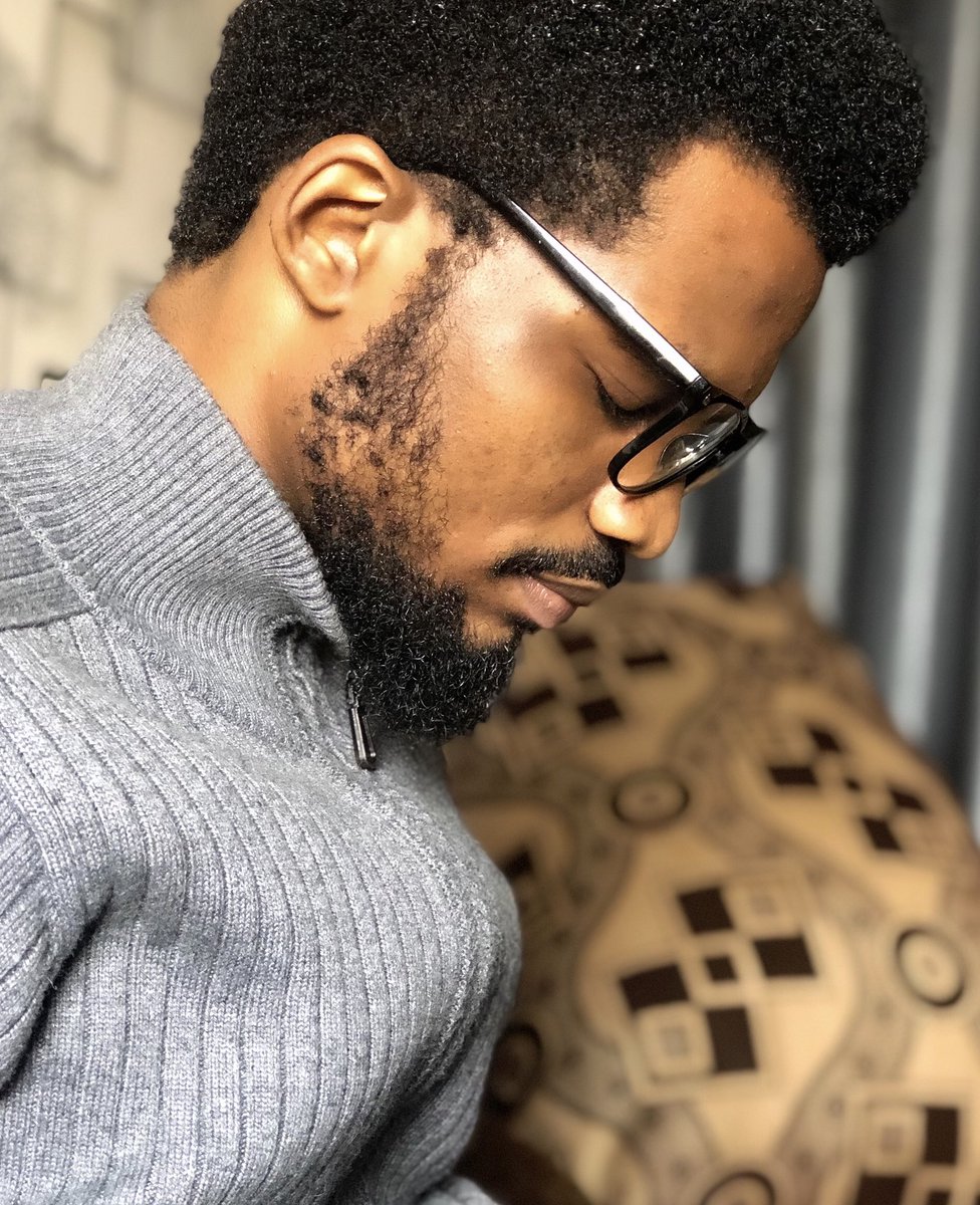 cuted_official's tweet photo. A man that prays...🥺
#caughtoncamera #Caughtunaware I love taking ramdom photos of the people around me when they least expect it!
#myphonephotography
#myiphonephotography
#oldromance https://t.co/QHZeNsTKBs
