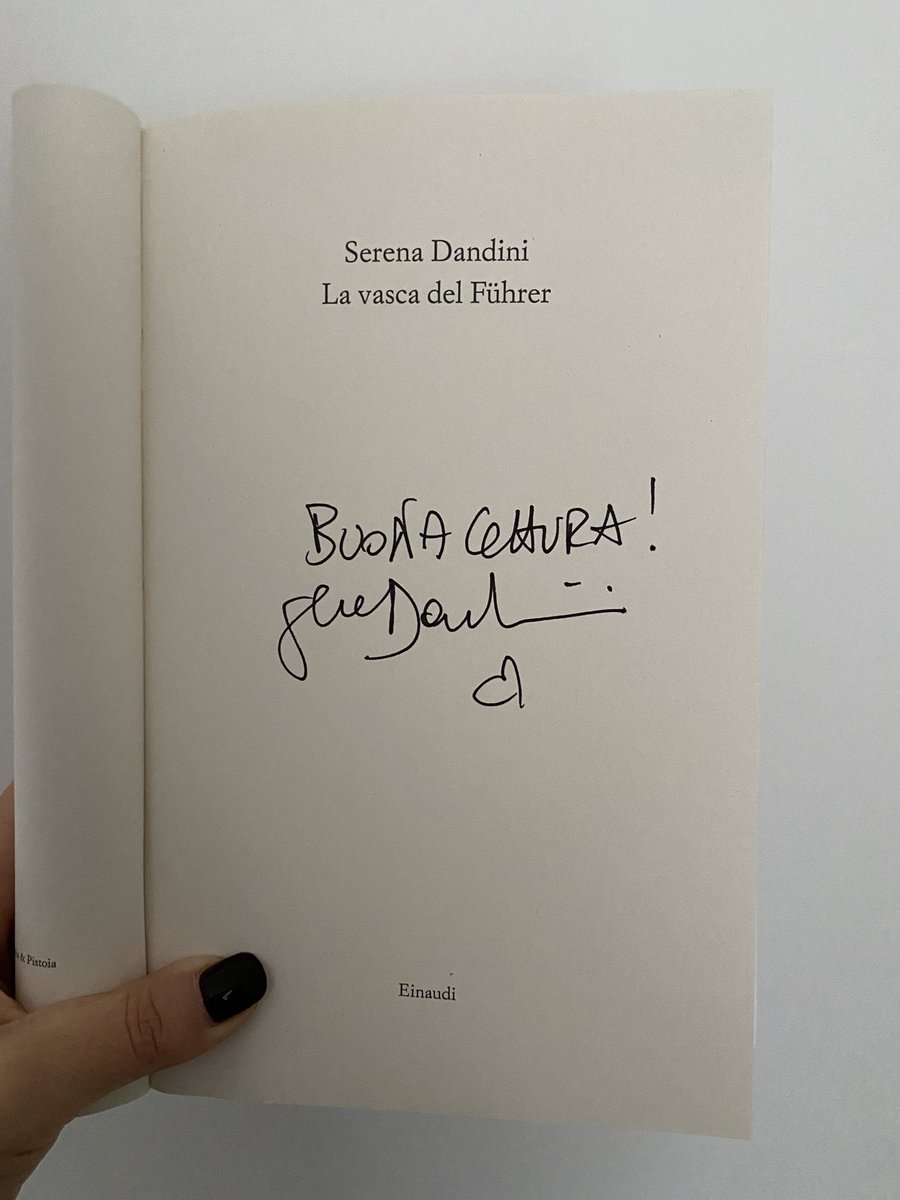 Copia autografata 🧡@SerenaDandini #libribelli #lavascadelführer #einaudi @Einaudieditore