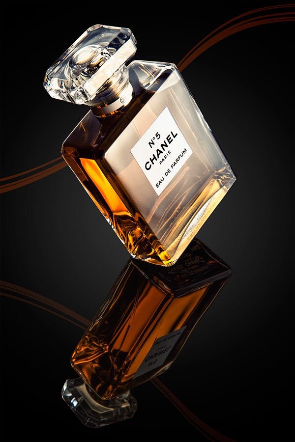 1. Chanel No. 5 100 ML EDP RM 670.Ini adalah perfume paling wajib ada untuk semua para wanita didunia ini. Bau dia adalah masyaAllah dibuat untuk lady boss yang dominant yang tahu akan harga diri mereka sejenis no man no cry. Ketahanan: Harga: 