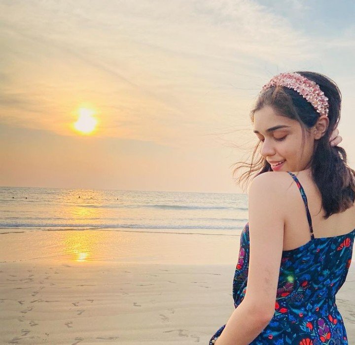 _AarfaSadaf's tweet photo. Wings are made to fly 😍😍😘

#EishaSingh #Ishqsubhanallah https://t.co/cyXXIR08HN