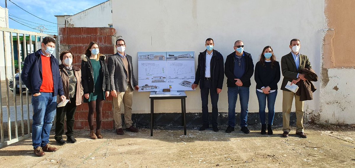 VictorGarcia_T's tweet photo. 🏗🏫 Hui hem signat l'acta d'inici d'obra per a la construcció del nou CRA Trescaire de Vilanova d'Alcolea. 👷‍♀️ Amb una inversió de 💶 2,1 M€ de la @GVAeducacio.
😊 Cares de felicitat perquè després d'11 anys en barracons  tindran 🏫 l'Escola nova.#AulesDignes #LesPersonesPrimer https://t.co/vS7s4EUGU0
