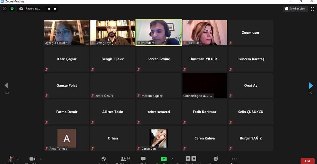 Gazetecilik bölümüyle yürütülen webinar serisinin son konuğu TRT Özel Haberler Editörü Selim Efe Erdem oldu. Erdem, deneyimlerini öğrencilere aktararak soruları yanıtladı.