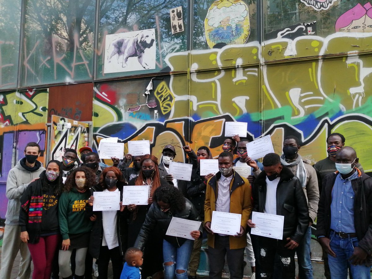 Avui estem de celebració amb el <a href="/sindicatomanter/">✳️ Sindicat Manter BCN</a> hem fent la cloenda del Curs d'Economia social i solidària amb enfocament antiracista i de drets dins el Conveni amb l' <a href="/bcn_ajuntament/">Ajuntament de Barcelona</a> <a href="/MarcSerraSole/">Marc Serra Solé</a> <a href="/AlvaroPorro/">alvaro porro</a> amb el Cercle de migracións de <a href="/coopolis_bcn/">Coòpolis Barcelona</a>.