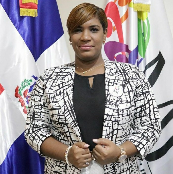 jlapsde2020's tweet photo. Ya tenemos nueva ministra y quien también es un ícono de juventud en el municipio de Santo Domingo Este @LuzIrinaJimenez Mediante el decreto 694-20 nuestro presidente @luisabinader designa a Luz Del Alba Jiménez como Ministra de la juventud @JuventudRD 👏 https://t.co/CYDhPqwj3q