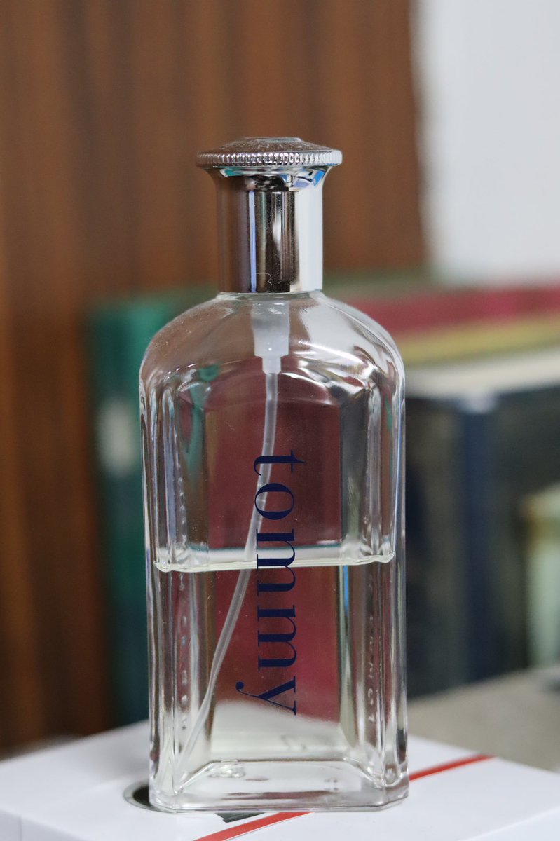 TOMMY HILFIGER (BELOW RM150)Fresh out of the shower! Clean and slightly salty. I love it but I wish the performance is at least 2X better than it already is. Bau dia sgt la tak offensive and sesuai untuk you guys kerja dekat office  6/10