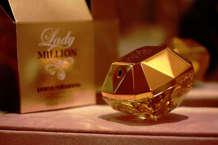 Lady Million 50 ML EDP RM 250.LM adalah salah satu perfume yang overrated tapi masih dalam list sebab ape? Sebab perfume ni without a doubt leave a good impression bila pakai. Potensi untuk anda di ngorat adalah sangat tinggi. Hati hati! Ketahanan: Harga: 