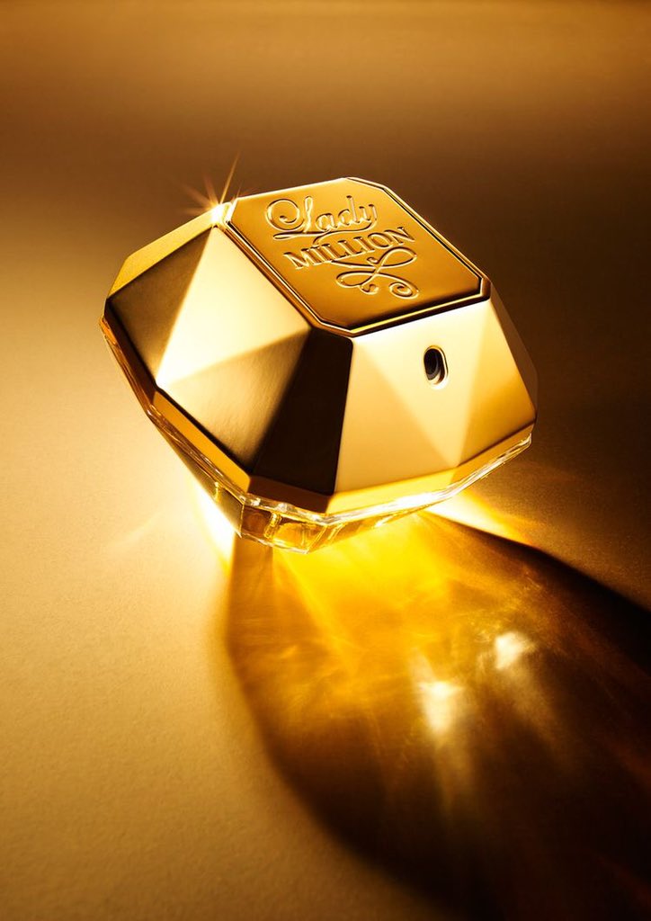 Lady Million 50 ML EDP RM 250.LM adalah salah satu perfume yang overrated tapi masih dalam list sebab ape? Sebab perfume ni without a doubt leave a good impression bila pakai. Potensi untuk anda di ngorat adalah sangat tinggi. Hati hati! Ketahanan: Harga: 