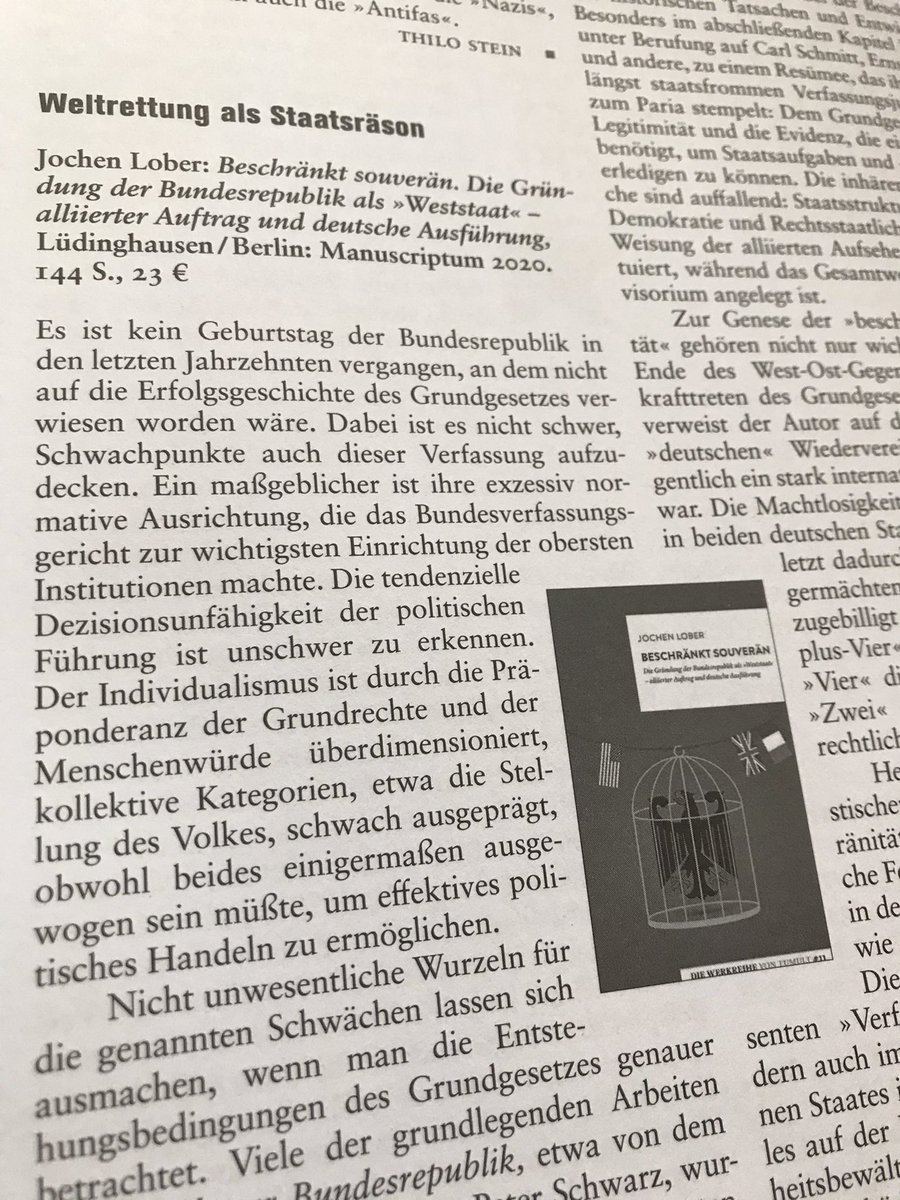 Manuscriptum_'s tweet photo. „Schlimmer als solche Fesseln ist der Souveränitätsverlust in den Köpfen.“ - Felix #Dirsch bespricht in der aktuellen Ausgabe der @SiNetz >beschränkt Souverän< von Jochen Lober. https://t.co/VUenvTvdyn