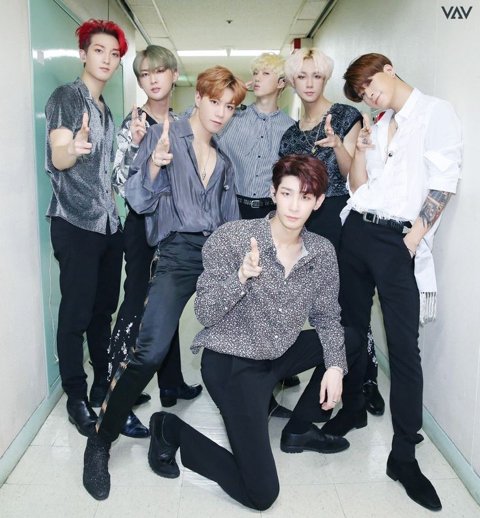 PamecmF's tweet photo. Day 33 - Hi baby #Ziu! How are you? I really hope so, today I would like to dedicate this Twitter to everything #VAV @twt_VAV @VAV_official @VavCash  I fell in love with everything, their music, their songs, their voices, I fell in love first with VAV i love being #vampz ❤ https://t.co/38YByPSYTT