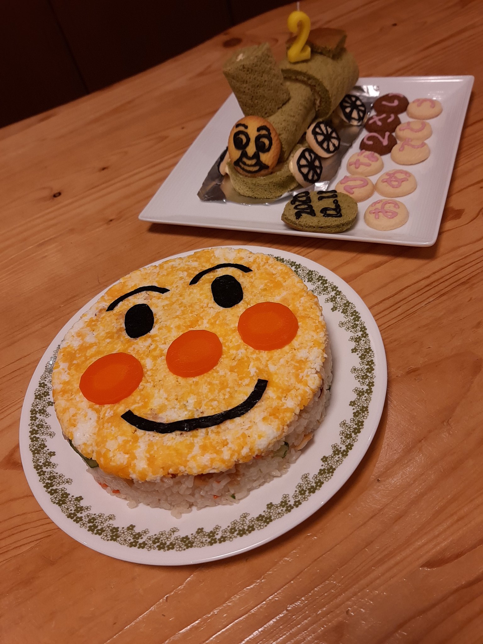 ヒーハー 二歳の娘の誕生日に奥さんが早朝から頑張って作りました パーシーのロールケーキ アンパンマンのちらし寿司どちらも美味しかった 誕生日 お誕生日おめでとう トーマス アンパンマン T Co N5cfb7feez Twitter