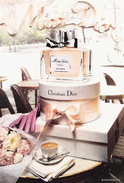 10.Miss Dior 100 ML EDP RM 450.Indoor outdoor dia tapaw. Awak sejenis terpaksa berjumpa ramai client dan bimbang perfume anda tidak cukup kuat? Take this. Anda seorang akauntan yang duduk bawah ekon memanjang? Take this. Ayuh! Ketahanan: Harga: 