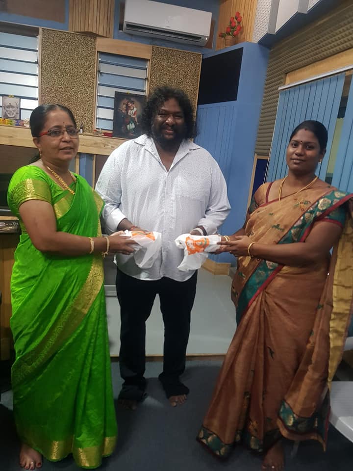 mugamariyan's tweet photo. First look launch function of #Mugamariyan at Music Director #SrikanthDeva studio!
@dilipmjugmailc1 #kirankumar #gayathriremaIyer #YGMahendran @gsuzane @puvishaofficial @FilmSaimora #Kalidass #Radhika @VipindVRaj #MageshKDev
๐ https://t.co/Bv9BDu58MN
#AmericanAnglePictures https://t.co/5biGdvNHwn