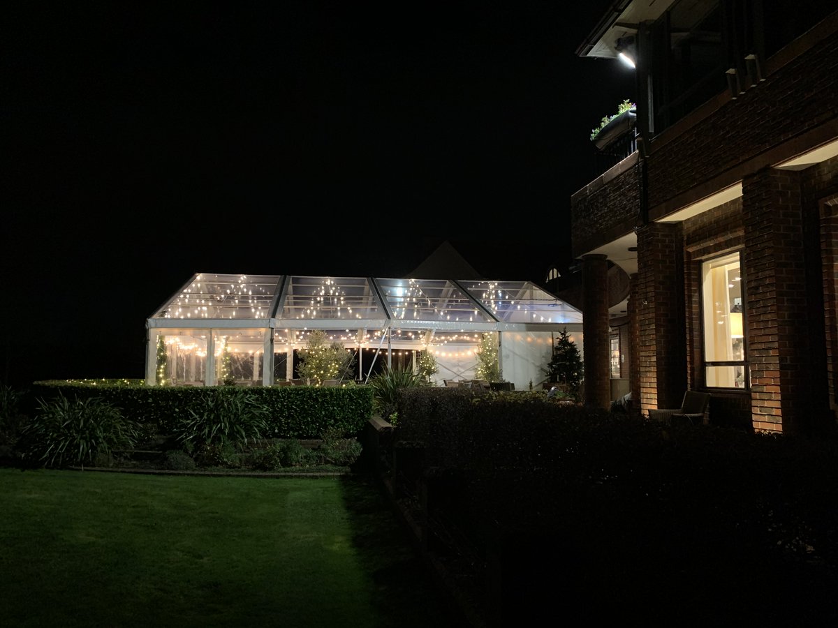 🎄😍✨Its beginning to look a lot like Christmas 🎄😍✨. The talented @grizzlybearevents added their special touch to our Marquee. #marquee #surrey #outdoordining #golf #out #Christmas #outdoorvenue #fairylights