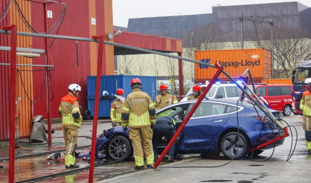 Gewonde bij verkeersongeval Bergen op Zoom, auto total loss - ..