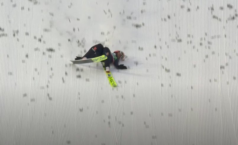 galaxy_mutant's tweet photo. jak powinno się siedzieć przed komputerem vs jak JA siedzę przed komputerem #skijumpingfamily https://t.co/lc7XrABYqf