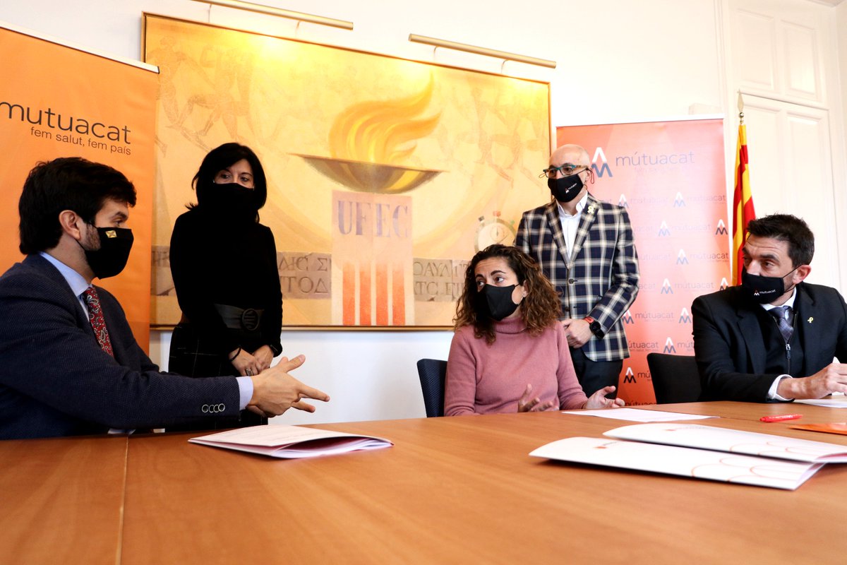 UFECcat's tweet photo. ⚠️Avui @mutuacat ha formalitzat els primers ajuts econòmics a federacions

🔝Patrocini de 40.000 euros per activitats formatives i de difusió d’hàbits saludables en la pràctica de l��esport

#somesport https://t.co/3bYgcRwFcA