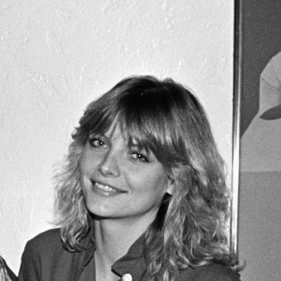 Pfeiffer_TH's tweet photo. 📸 มิเชลในงานแห่งหนึ่งกับเพื่อนเมื่อปี 1982 ค่ะ : )

#MichellePfeifferTH https://t.co/aGWFdCOrCJ