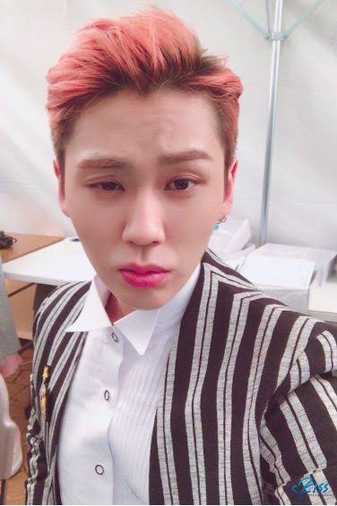 how to make your twitter pink; a thread.