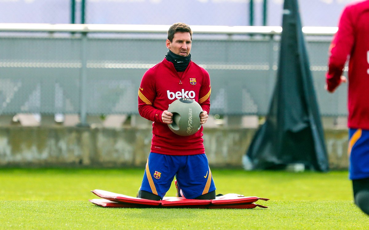 FCBarcelona's tweet photo. 💪 Putting in the Friday work https://t.co/IISqZBvGU5