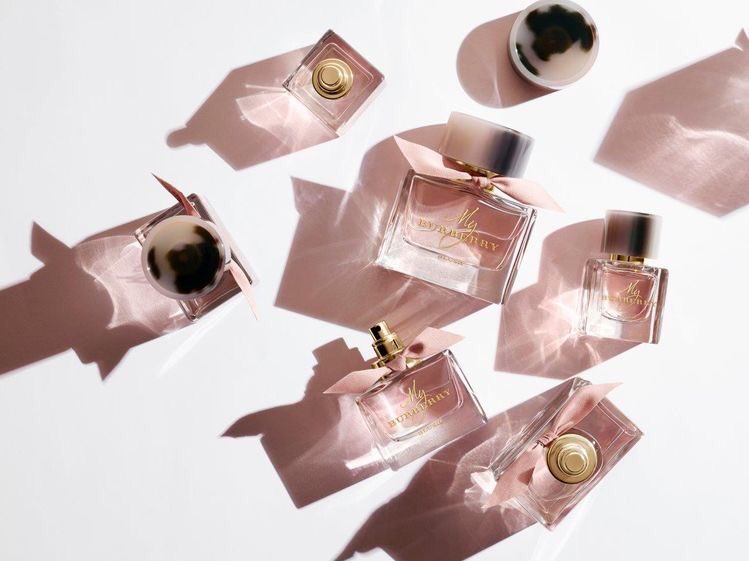 11. My Burberry Blush 100 ML EDP RM 350.Perfume ni hype dari tahun 2017 sebab ape? Senang. The nose behind this adalah Francis Kurkdjian. Superb smell, kalau pakai takut suami orang pon sangkut. Awas! Ketahanan: Harga: Sillage: 