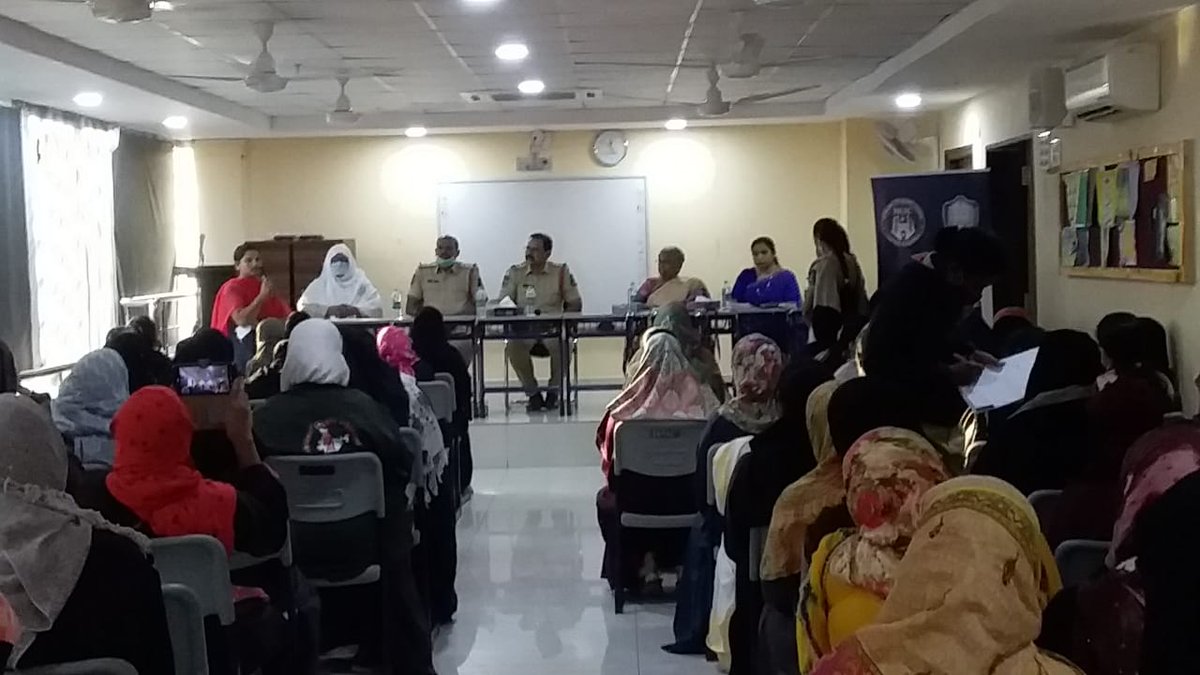 #STREE prog organised by #Golconda PS under the banner of #hyderabadcitysecuritycouncil.Distributed ID cards for the volenteers who will work along with them .It is a community oriented service. Great Idea @CPHydCity
Amoomat Society10 volenteers were participated
@hydcitypolice