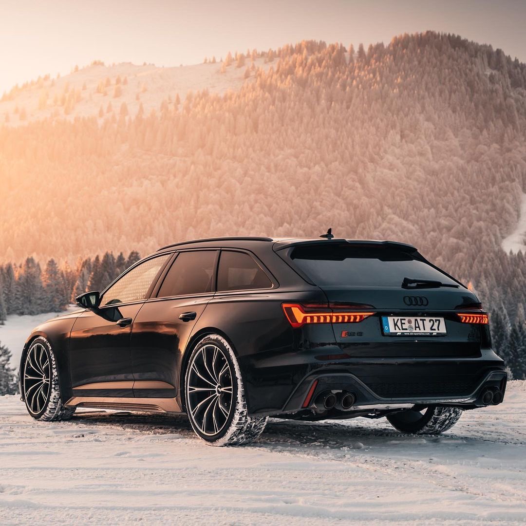 DailyCarlife's tweet photo. Une petite RS6 🖤 https://t.co/cVKggykpd7