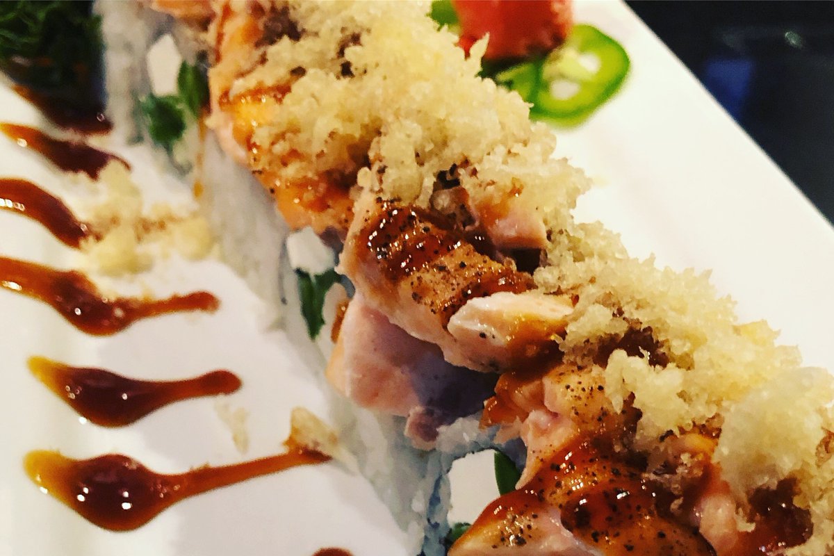 STIX901's tweet image. 📣 Attention @cville_schools employees📣 STIX is giving YOU a $5 gift card on Monday, Dec. 14. Stop by between 11:30 a.m.-8 p.m. with your school-issued ID to snag yours! Then, enjoy this fabulous sushi roll.🤩