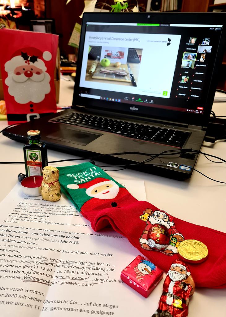 bazi1107's tweet photo. ups 🤭 zu früh ausgepackt 🤭 beim heutigen #vermit #zoom network meeting stellt @imsimity den Einsatz von #XR #VR #AR im Bereich #immersivetraining vor ... und danach zelebrieren wir gemeinsam mit den Teilnehmern das #Weihnachtsgeschenk - 💚 Dank dafür ⭐ https://t.co/lZA2k4af5g