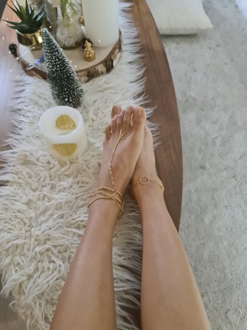 💅🏻🤔  https://t.co/e3ZFg3oYbK https://t.co/68rfUn8YKr