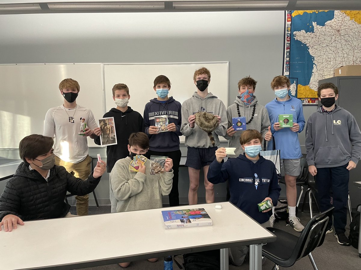 SraWilson5's tweet photo. The perfect 9th grade advisory gift exchange - random things from around the house! So much fun! ⁦@CountryDay⁩ #wearecountryday https://t.co/FqHJV7udyy