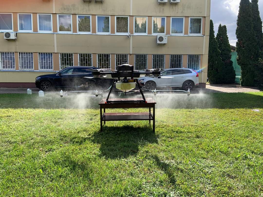 mickael14000's tweet photo. LE MONDE CHANGE ℹ️
#abzdrone #dronevolt #aerialtronics #hercule20spray #alturazenith #yuneec #yuneecH520
#drone #drones #TechnologyNews
#media #indépendant #médiaindépendant #informationtechnology #Passions
#dronephotography #dronevideo #dronesinfos https://t.co/ieKw905E1a https://t.co/ycXQZJPVyc