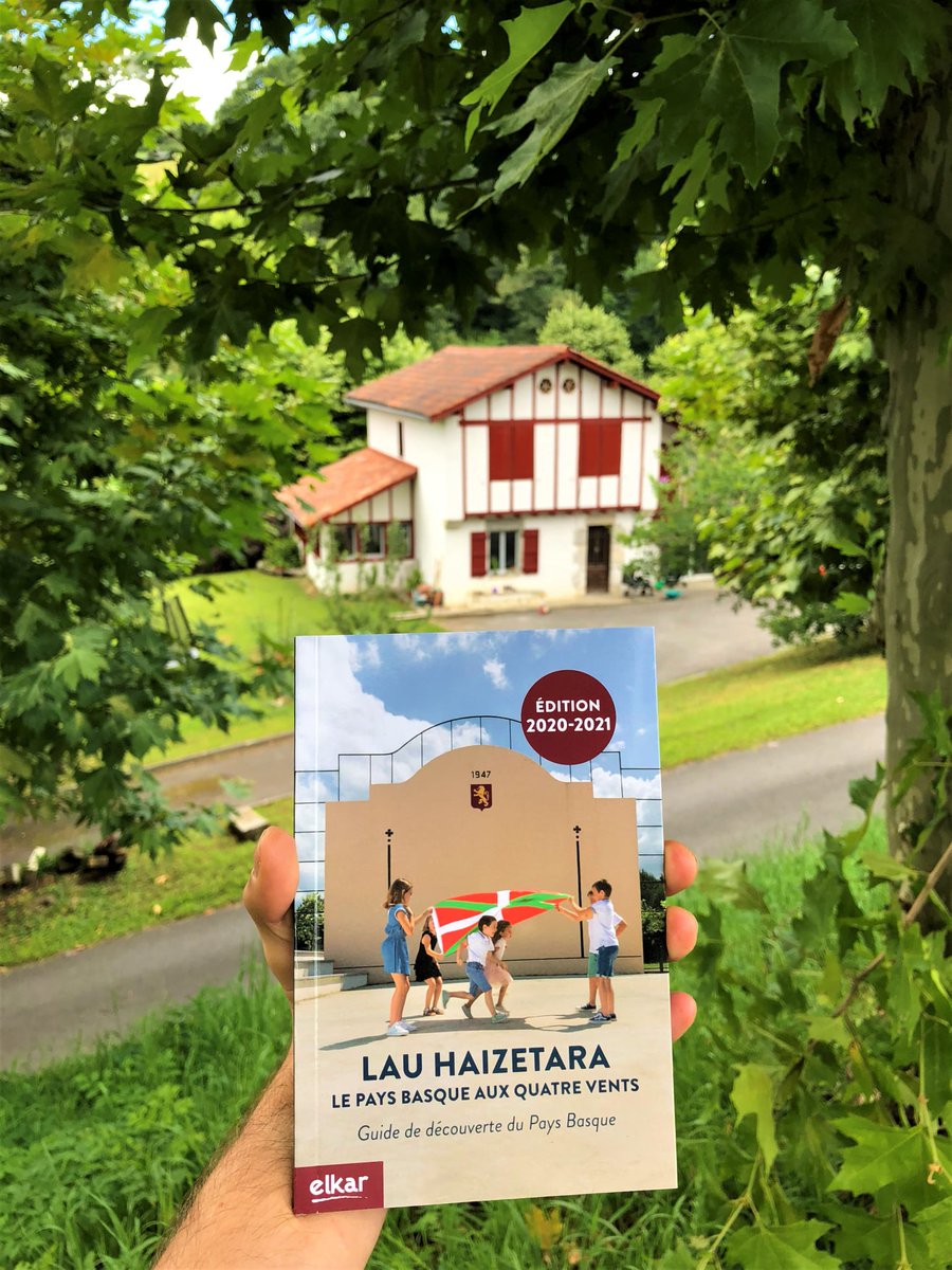 OT_PaysBasque's tweet image. Offrez le Pays Basque à Noel / 𝘎𝘰𝘻𝘢 𝘌𝘶𝘴𝘬𝘢𝘭 𝘏𝘦𝘳𝘳𝘪𝘢 𝘌𝘨𝘶𝘣𝘦𝘳𝘳𝘪𝘢𝘯 . Livre disponible dans les Offices de Tourisme du Pays Basque, à la librairie Elkar à Bayonne et en ligne.
En savoir plus ➡️bit.ly/3qMnlqp
Acheter en ligne➡️bit.ly/37VImXi