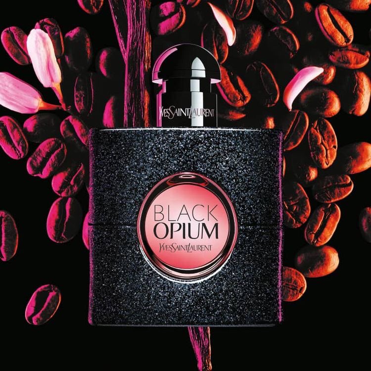 22. Black Opium 90ML EDP RM 490.Walaupon abang tak suka botol dia kerana sedikit hodoh tapi who am i to judge gitu. Wajib ada bagi penggemar perfume. Opium jatuh dalam kategori Oriental spicy kalau awak adalah sejenis garang this is for you.Ketahanan: Harga: 
