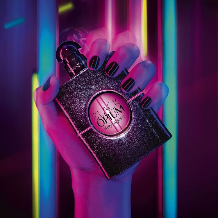 22. Black Opium 90ML EDP RM 490.Walaupon abang tak suka botol dia kerana sedikit hodoh tapi who am i to judge gitu. Wajib ada bagi penggemar perfume. Opium jatuh dalam kategori Oriental spicy kalau awak adalah sejenis garang this is for you.Ketahanan: Harga: 