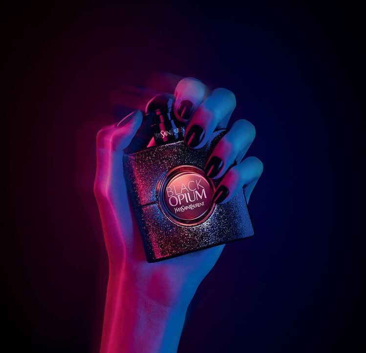 22. Black Opium 90ML EDP RM 490.Walaupon abang tak suka botol dia kerana sedikit hodoh tapi who am i to judge gitu. Wajib ada bagi penggemar perfume. Opium jatuh dalam kategori Oriental spicy kalau awak adalah sejenis garang this is for you.Ketahanan: Harga: 