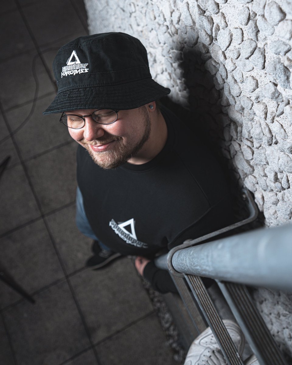 Es gibt endlich Spandauer Hardbass Merch! 

Wir nehmen bis zum 31.12. Bestellungen auf und schicken im Janaur alles raus, gönnt euch:

f4ugstore.de/collections/ka…