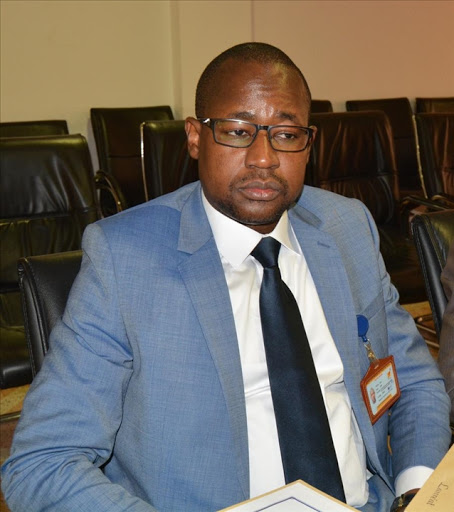 Est-ce la gouvernance du jeune ministre <a href="/mohsalia_toure/">Mohamed Salia Toure</a>  profondément proche de l'imam #MahmoudDicko qui pousse les responsables de ses services centraux à la démission? #Mali